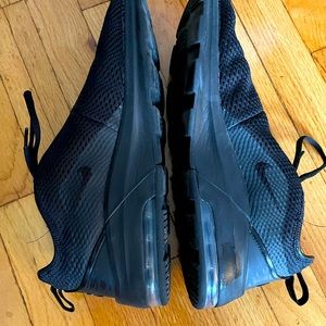 NIKE Air Max Motion 2 Black Running Shoes Size 10.5